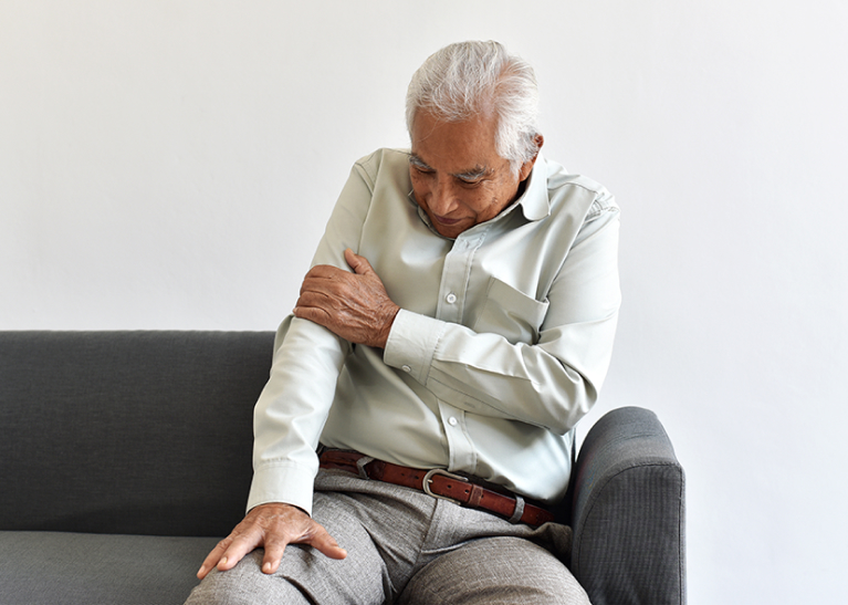 Anziano in difficoltà? Ci pensa eCura!